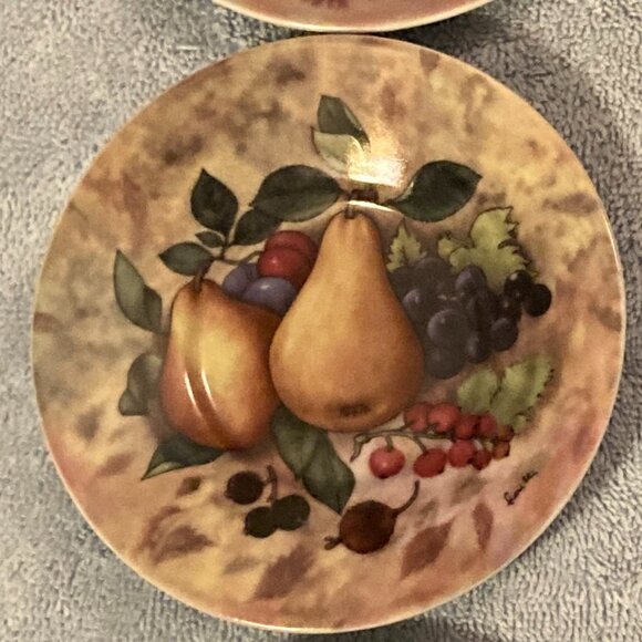 VTG 1990's-3 Godinger Still Life Saucers-w/Pear/Plum/Apple-Signed-4.75" Dia-EUC - Picture 4 of 9